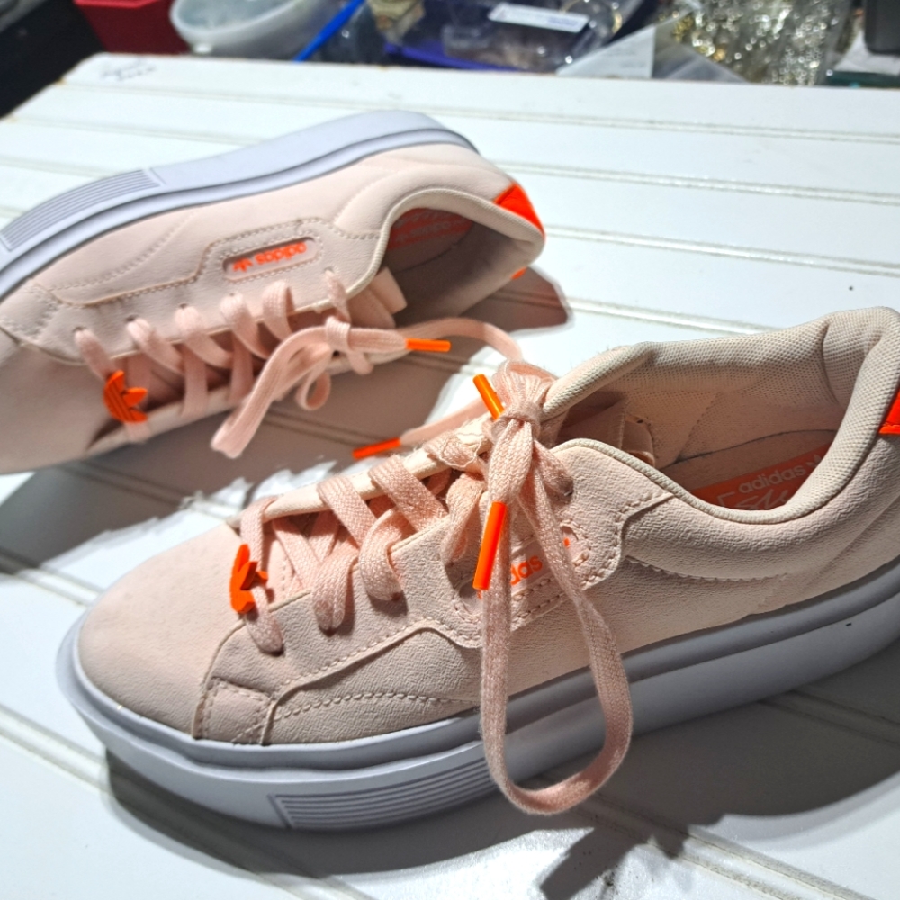 Adidas SLEEK platform 8.5 WOMENS